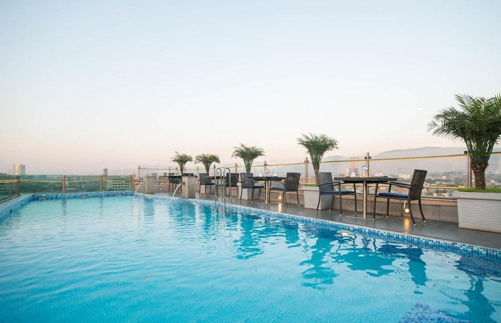 Yogi Executive, Hotel 4*