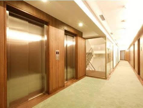 Yogi Executive, Hotel